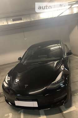 Седан Tesla Model 3 2020 в 