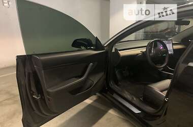 Седан Tesla Model 3 2020 в 