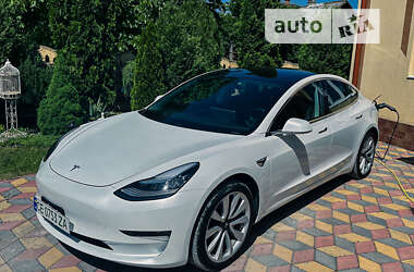 Седан Tesla Model 3 2018 в Новоселице
