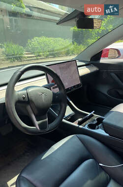 Седан Tesla Model 3 2020 в 
