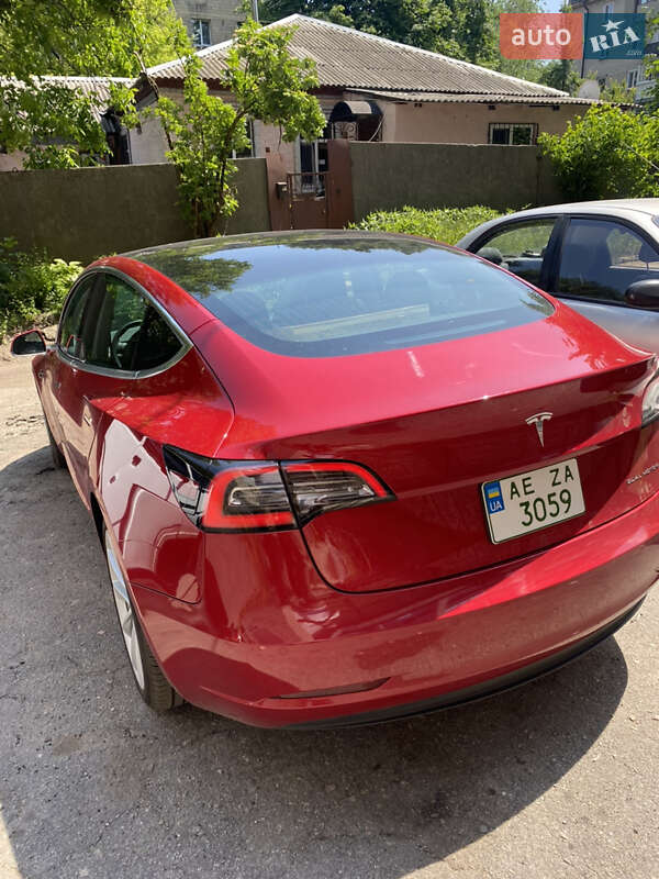 Седан Tesla Model 3 2020 в Дніпрі