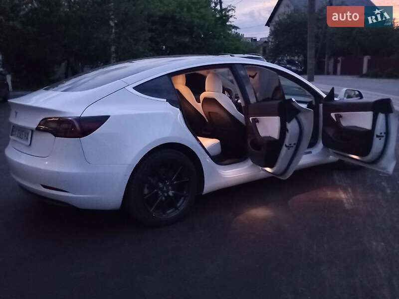 Седан Tesla Model 3 2020 в Шепетівці