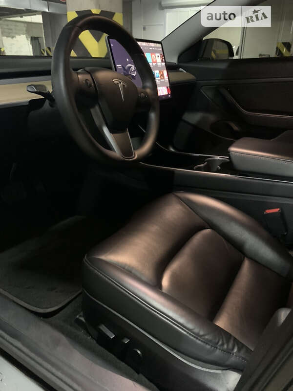 Седан Tesla Model 3 2019 в Дніпрі