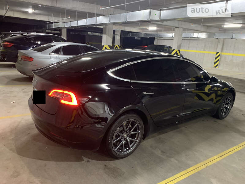Седан Tesla Model 3 2019 в Дніпрі