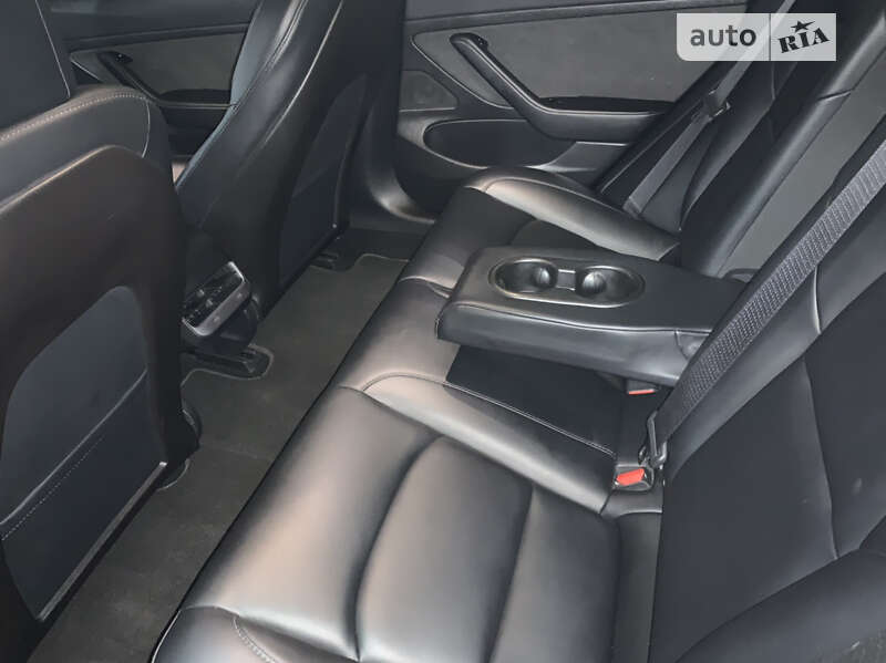 Седан Tesla Model 3 2019 в Дніпрі