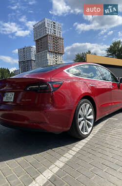 Седан Tesla Model 3 2020 в 