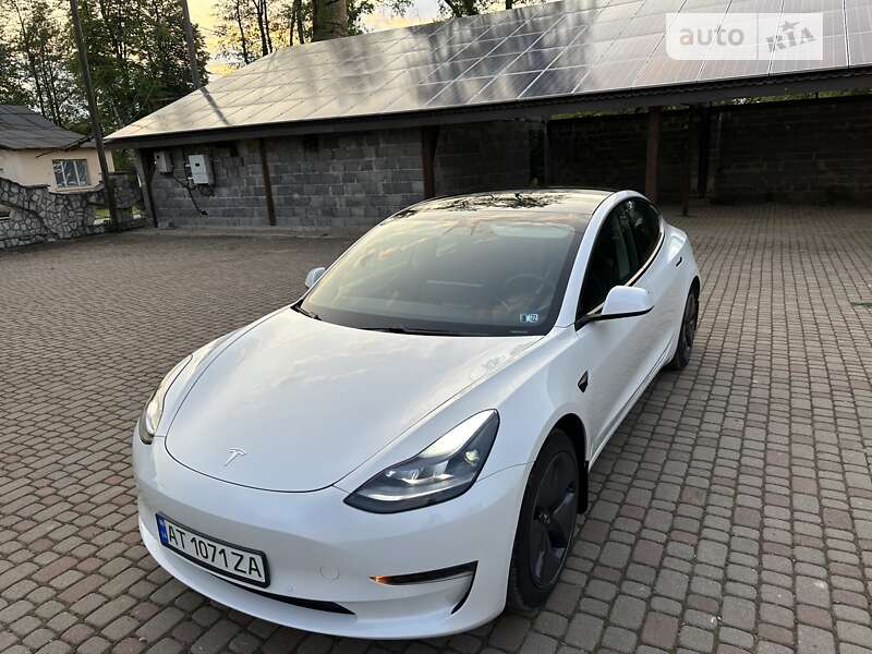 Седан Tesla Model 3 2021 в Калуше