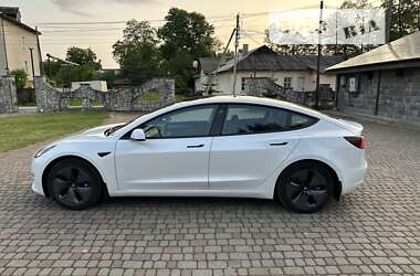 Седан Tesla Model 3 2021 в Калуше