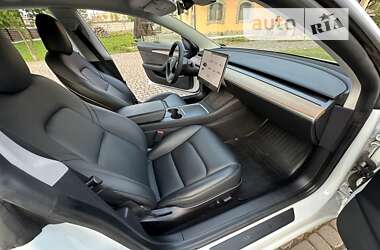 Седан Tesla Model 3 2021 в 