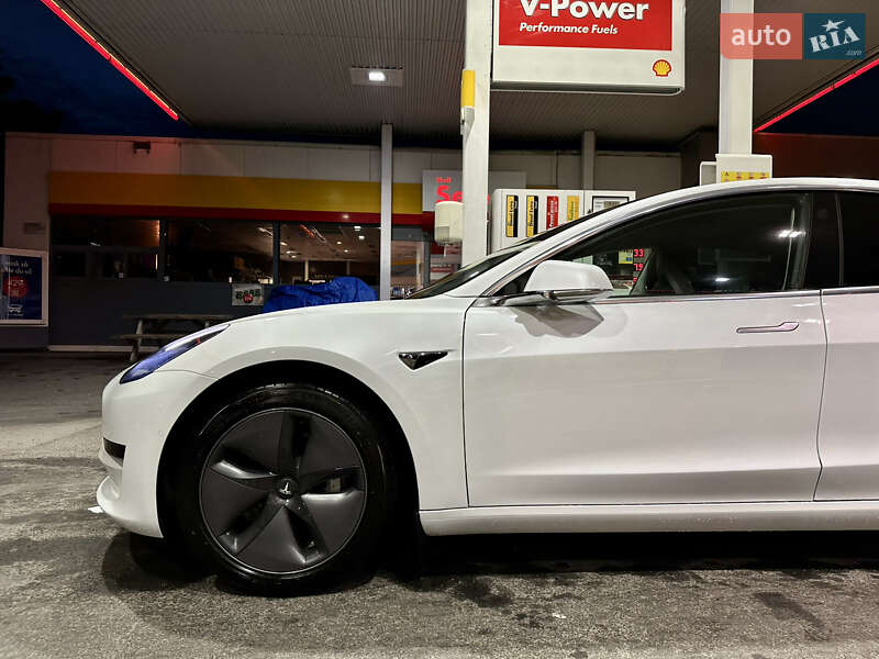 Седан Tesla Model 3 2019 в Киеве