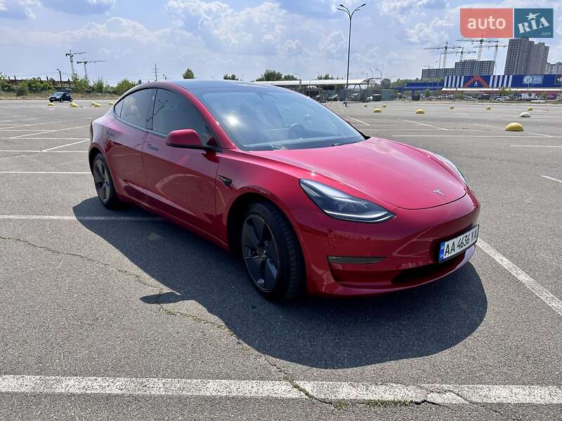 Седан Tesla Model 3 2021 в Киеве
