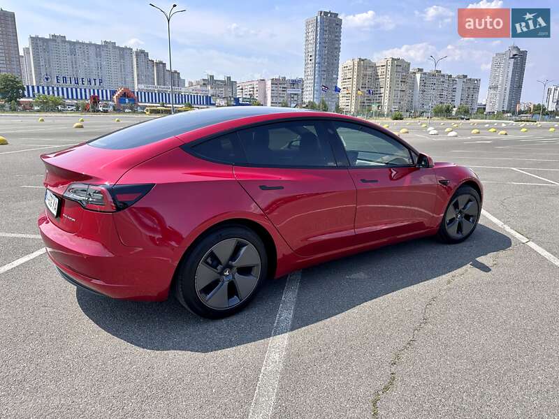 Седан Tesla Model 3 2021 в Киеве