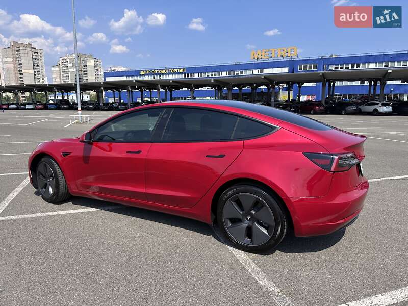 Седан Tesla Model 3 2021 в Киеве