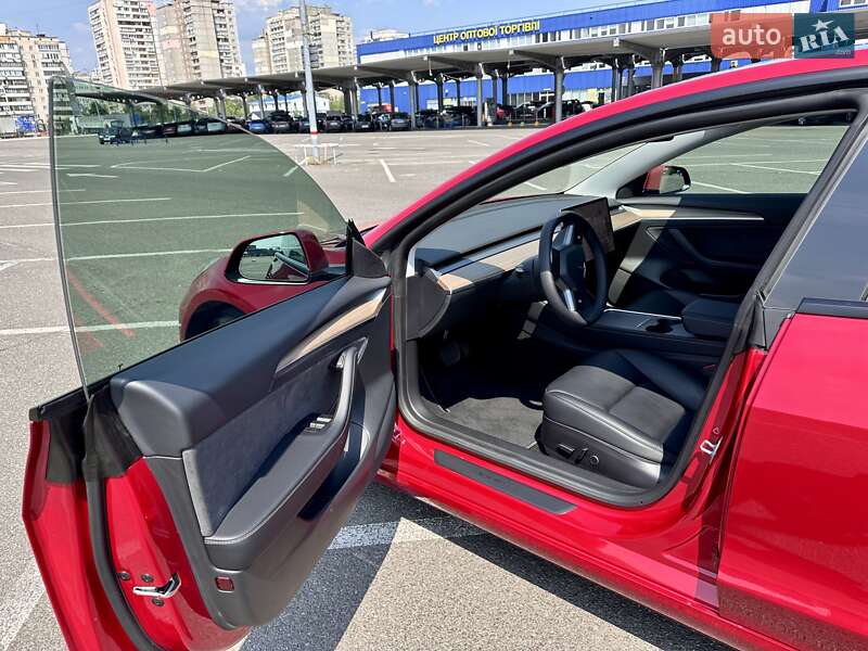Седан Tesla Model 3 2021 в Киеве