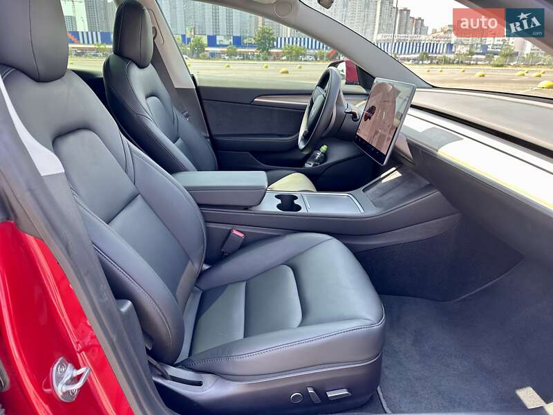 Седан Tesla Model 3 2021 в Киеве