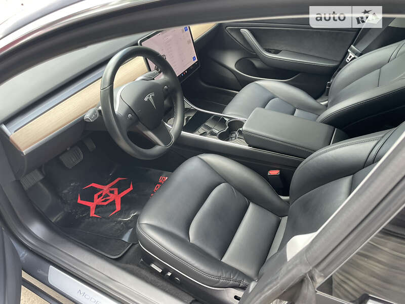 Седан Tesla Model 3 2019 в Тернополі