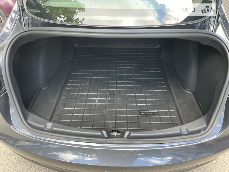 Седан Tesla Model 3 2019 в Тернополі