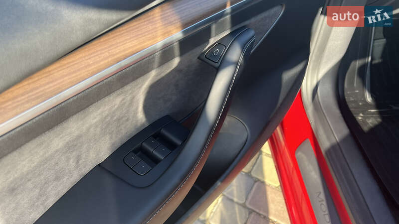 Седан Tesla Model 3 2022 в Днепре
