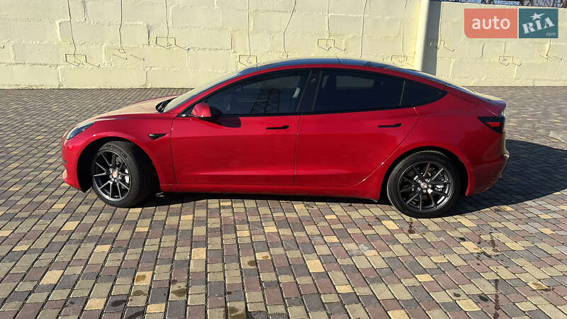 Седан Tesla Model 3 2022 в Днепре