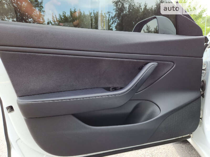 Седан Tesla Model 3 2019 в Києві