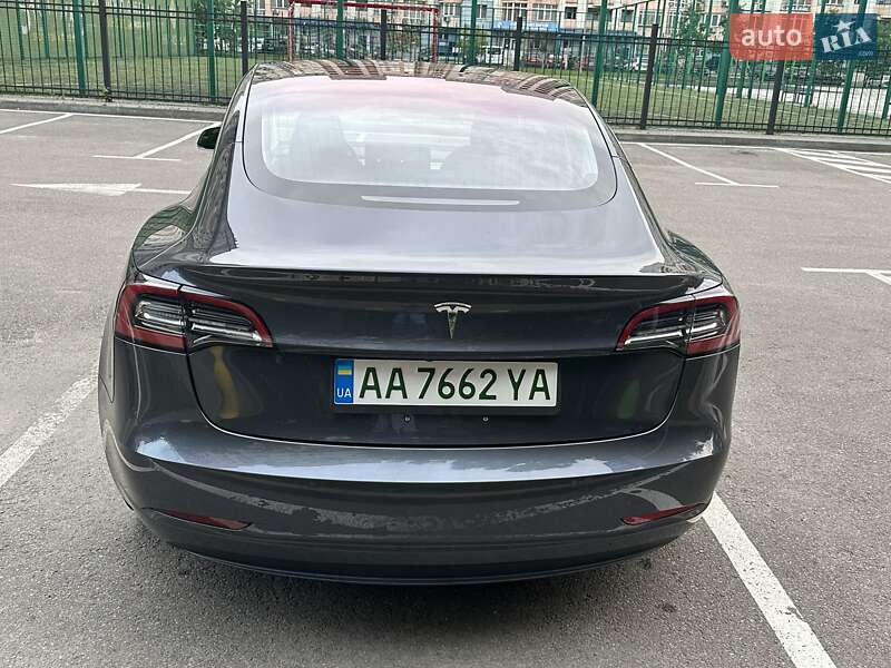 Седан Tesla Model 3 2018 в Києві