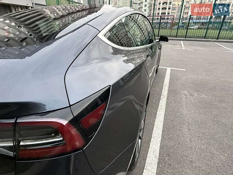 Седан Tesla Model 3 2018 в Києві