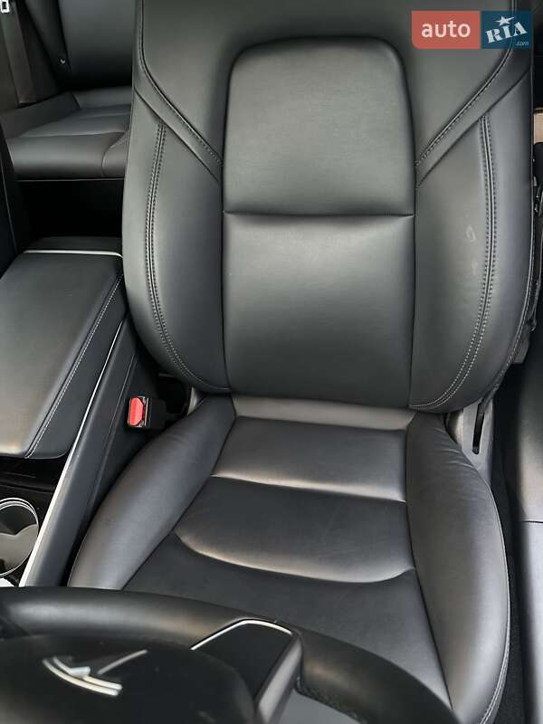 Седан Tesla Model 3 2018 в Києві
