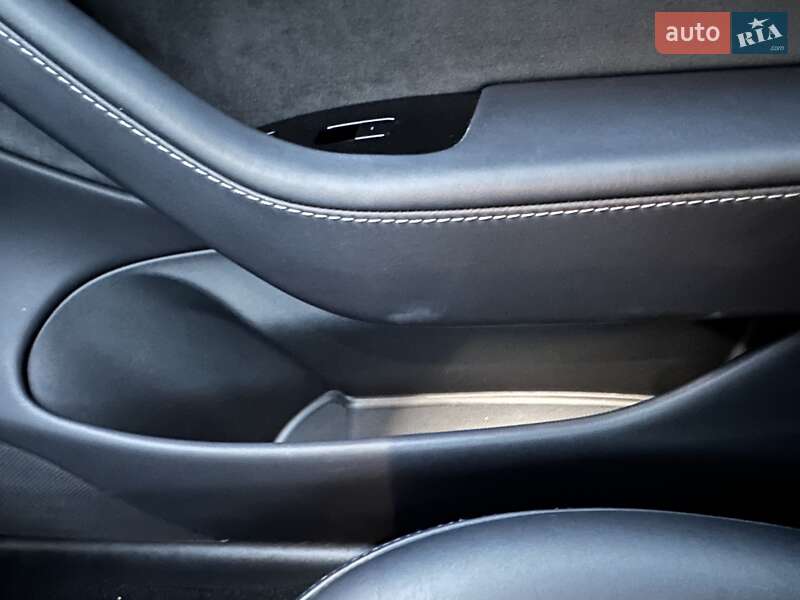 Седан Tesla Model 3 2018 в Києві