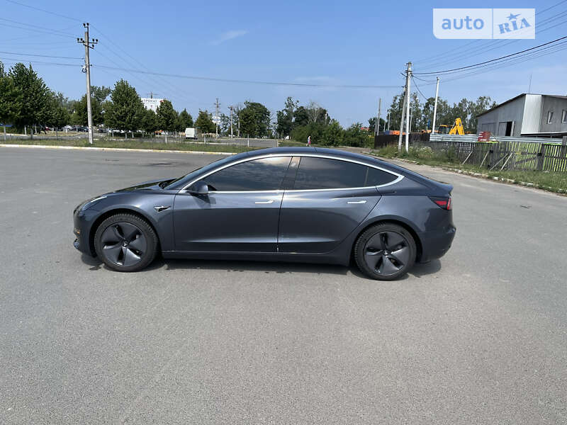 Седан Tesla Model 3 2018 в Буче