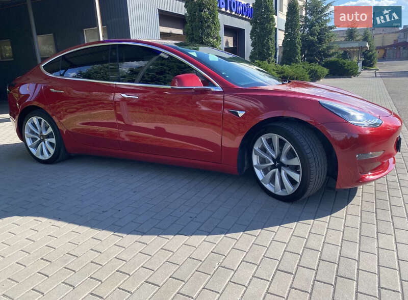 Седан Tesla Model 3 2020 в Павлограде
