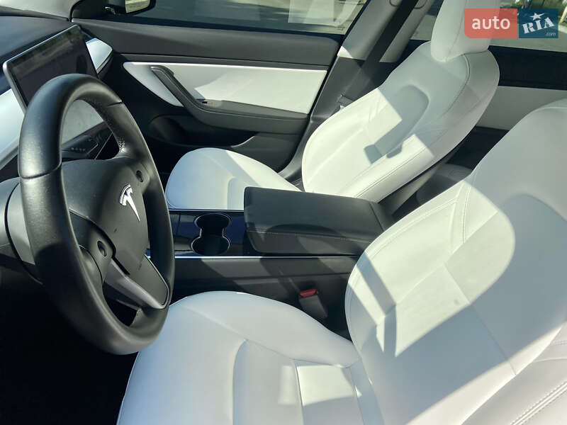 Седан Tesla Model 3 2019 в Киеве