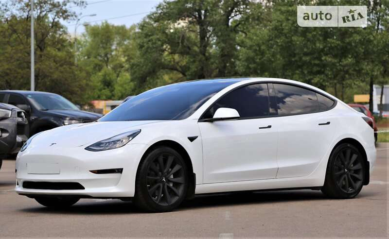 Седан Tesla Model 3 2020 в Киеве
