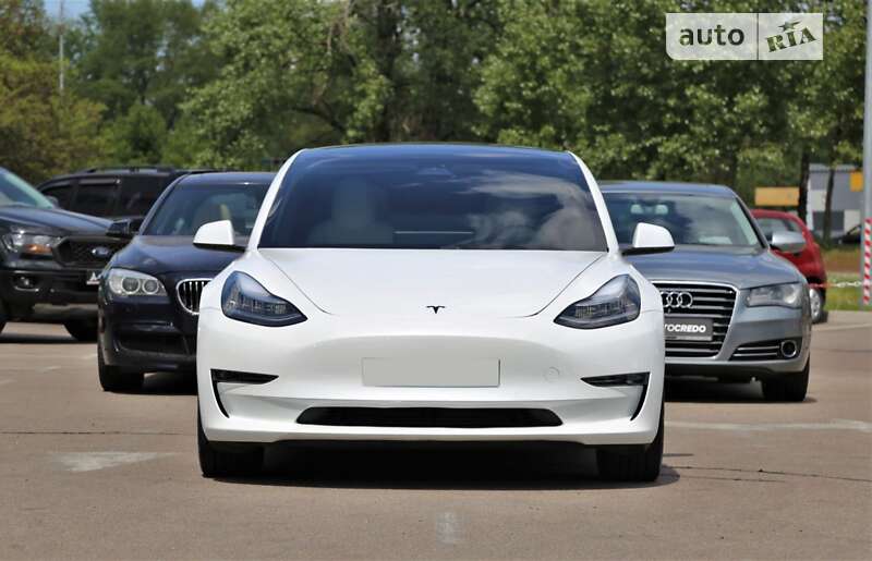 Седан Tesla Model 3 2020 в Киеве