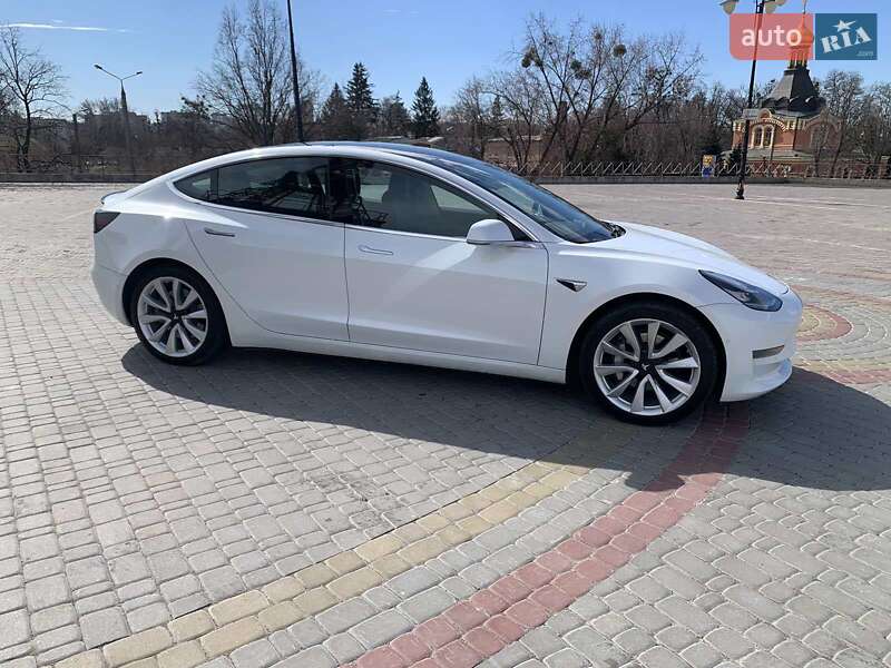 Седан Tesla Model 3 2019 в Харкові