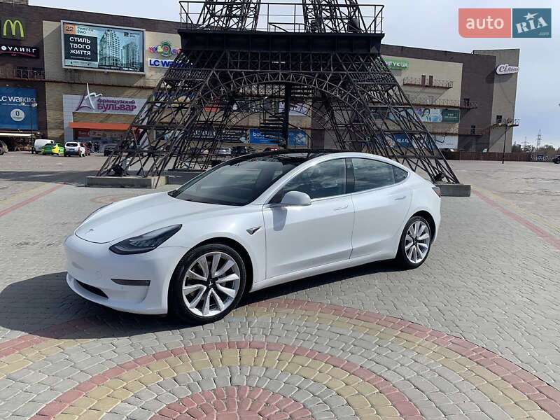 Седан Tesla Model 3 2019 в Харкові