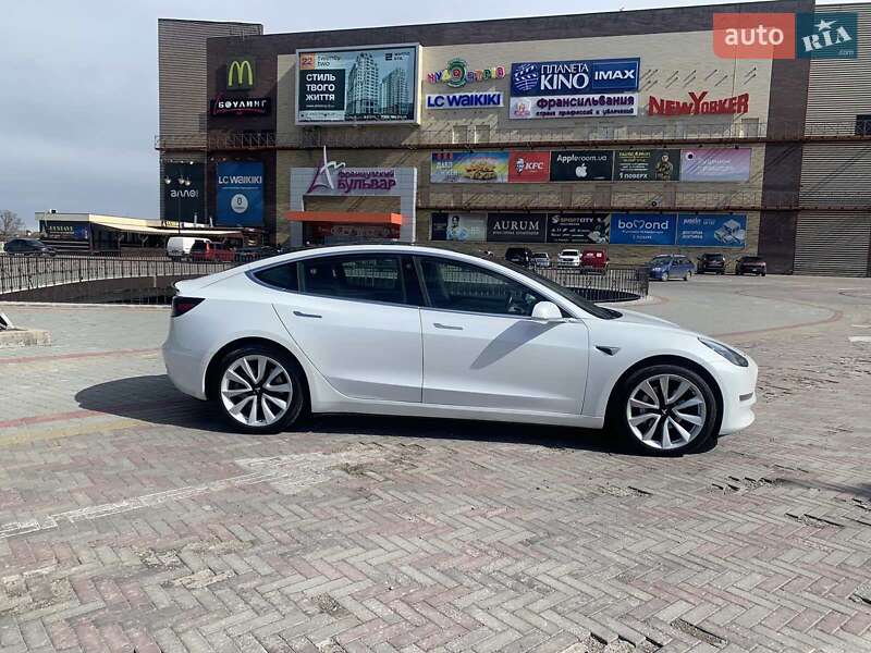 Седан Tesla Model 3 2019 в Харкові