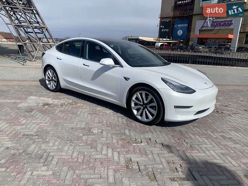 Седан Tesla Model 3 2019 в Харкові