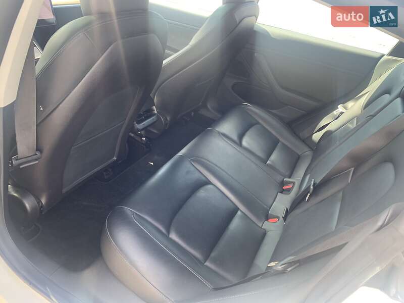 Седан Tesla Model 3 2019 в Харкові