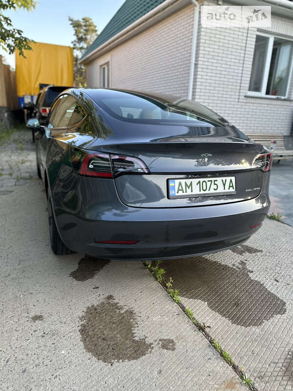 Седан Tesla Model 3 2022 в Житомире