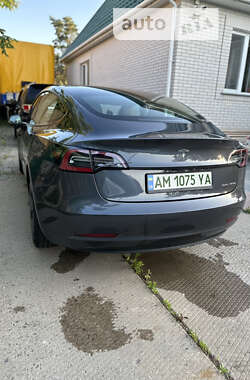 Седан Tesla Model 3 2022 в 