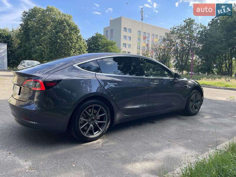 Седан Tesla Model 3 2018 в Киеве