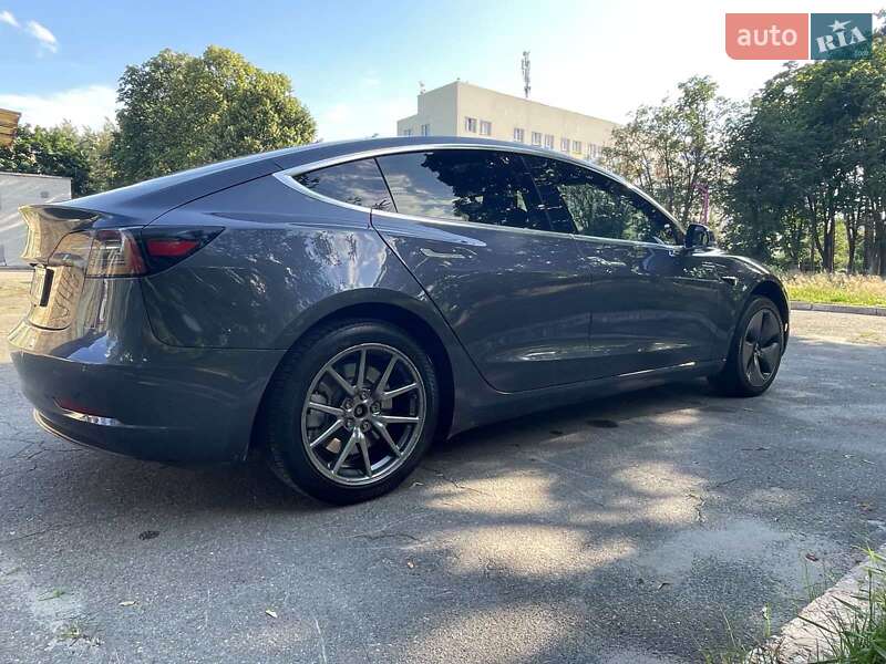 Седан Tesla Model 3 2018 в Киеве