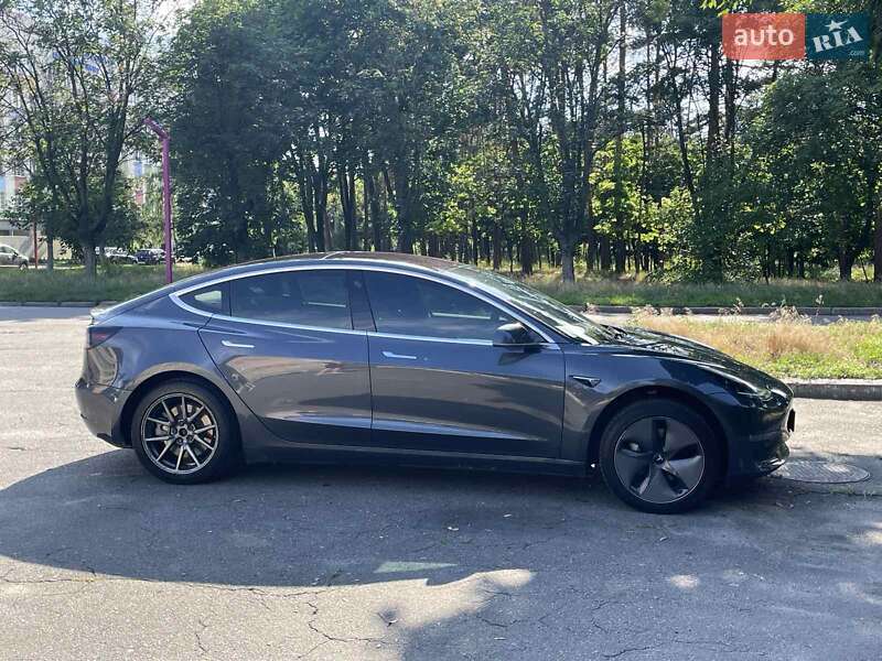 Седан Tesla Model 3 2018 в Киеве