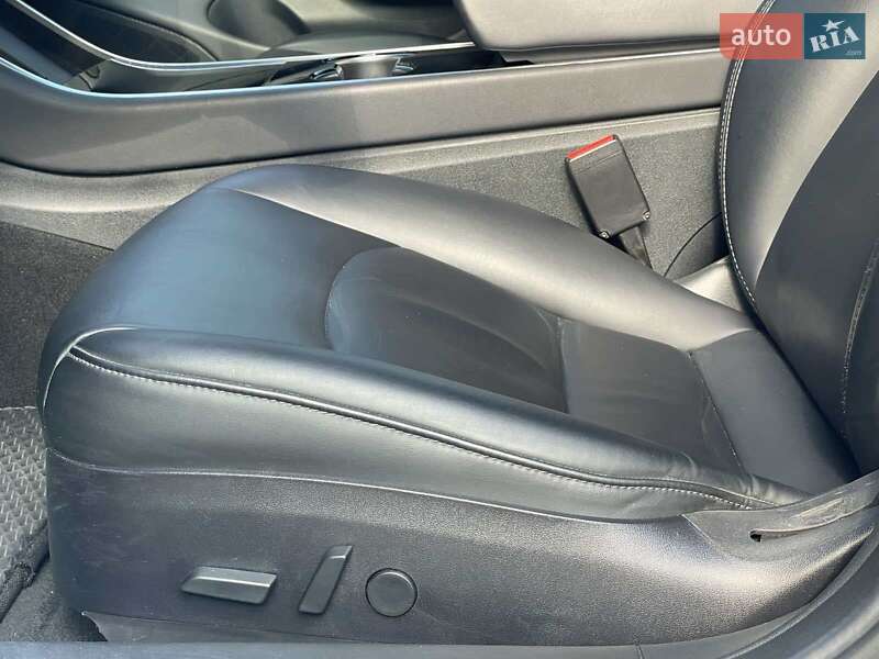 Седан Tesla Model 3 2018 в Киеве