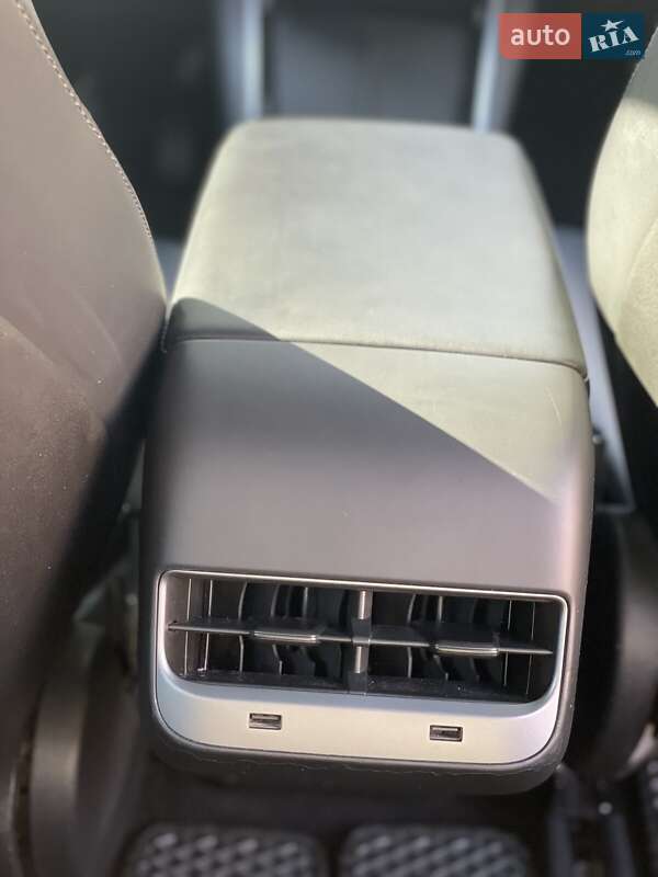 Седан Tesla Model 3 2018 в Киеве