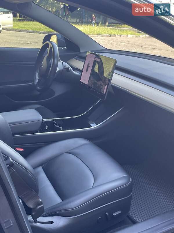 Седан Tesla Model 3 2018 в Киеве