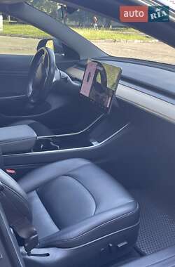 Седан Tesla Model 3 2018 в 