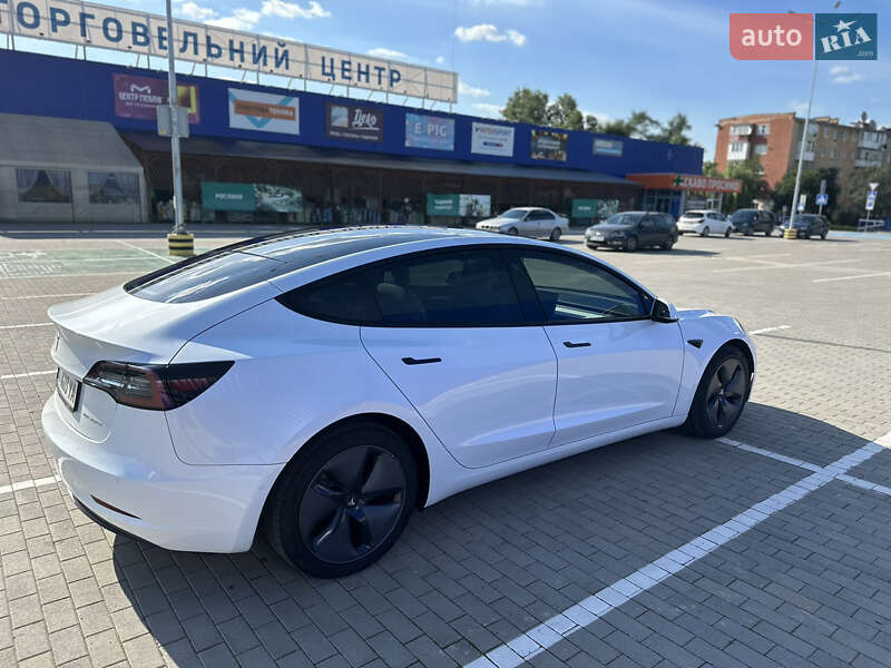 Седан Tesla Model 3 2022 в Калуше