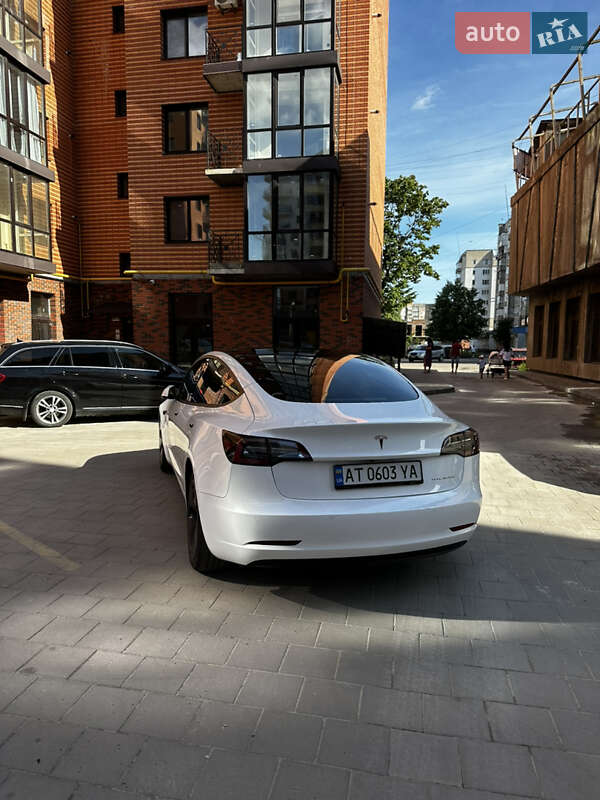 Седан Tesla Model 3 2022 в Калуше