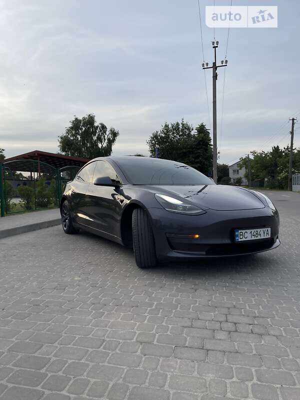 Седан Tesla Model 3 2021 в Львові